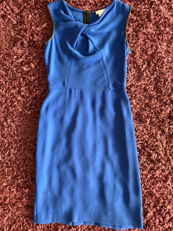 Blau Schwarzes Kleid ähnliche Bilder